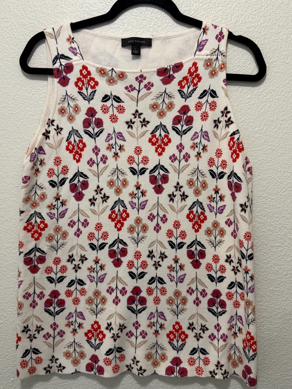 Ann Taylor ivory floral sleeveless top, large